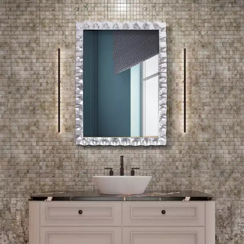 Miroir de courtoisie rectangulaire en métal ondulé La Bailadora 40"x29.5" Argent brillant