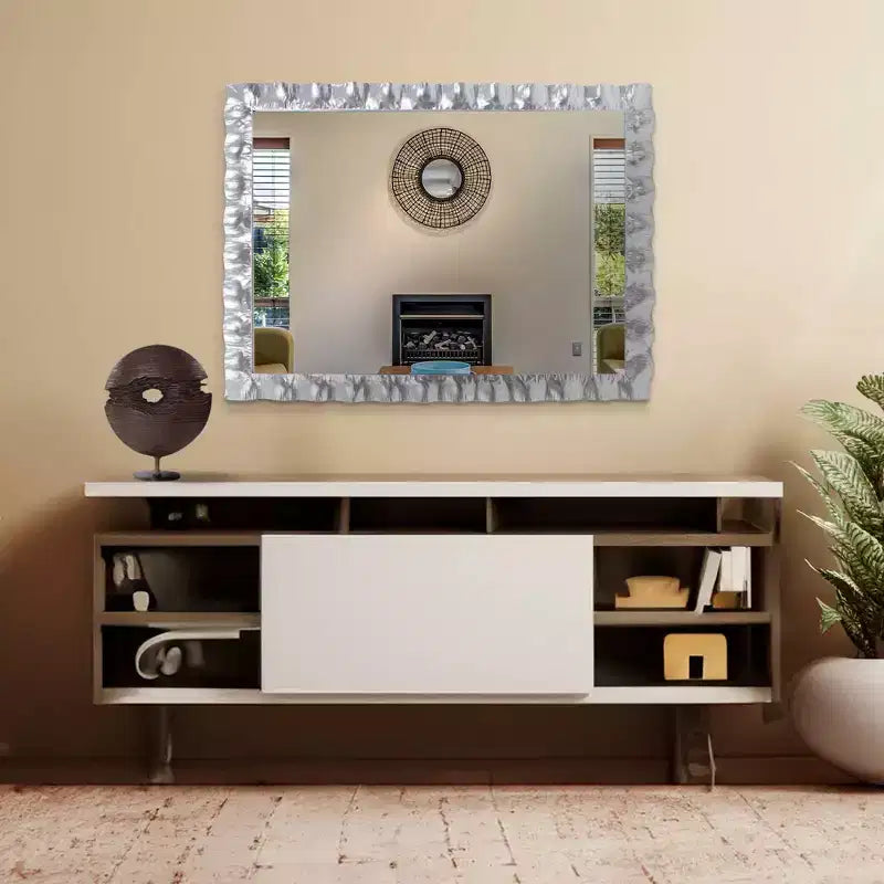 Miroir de courtoisie rectangulaire en métal ondulé La Bailadora 40"x29.5" Argent brillant