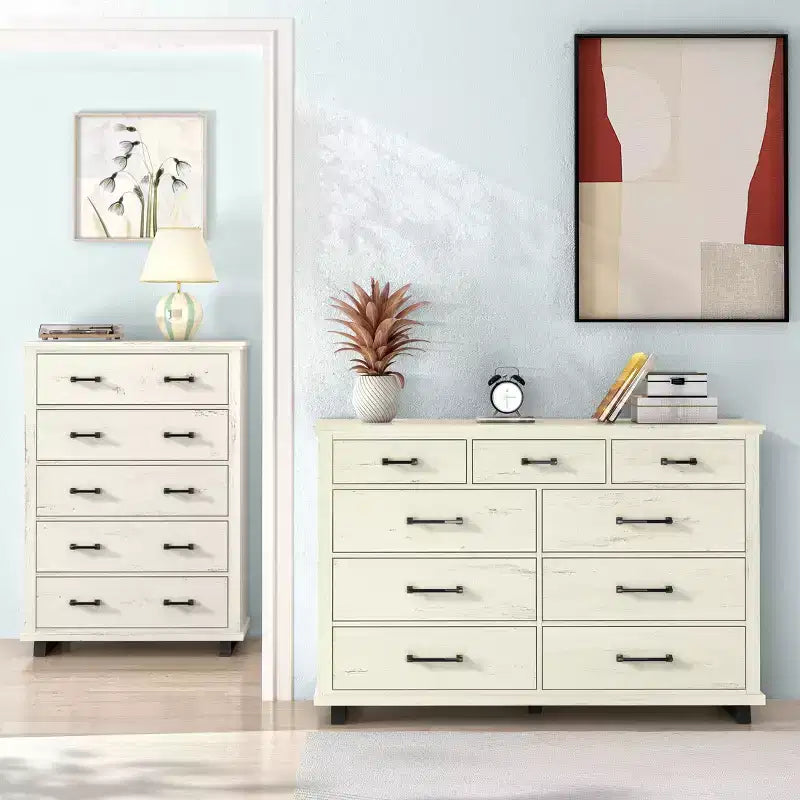 Ensemble commode contemporaine 9 tiroirs et chiffonnier 5 tiroirs 96,5 cm, aspect bois scié blanc cassé : Rangement de chambre avec assemblage adulte requis