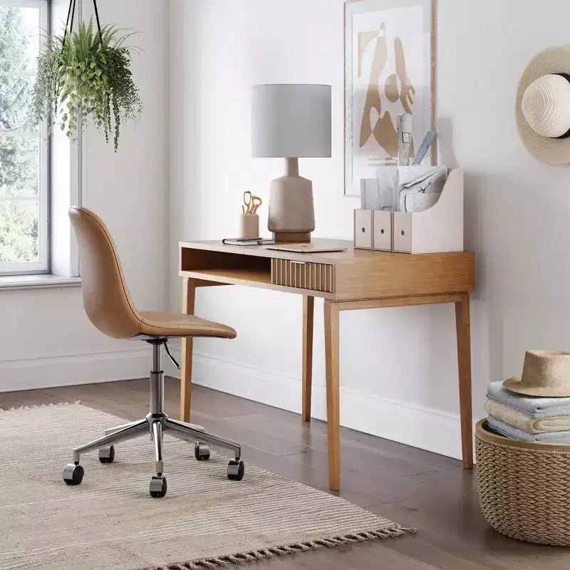 Bureau bohème en bois cannelé avec tiroir et compartiment ouvert marron naturel : surface plaquée, cadre en bois, nettoyage localisé, 78,7 cm H x 109,2 cm L x 61 cm P