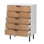 Karima - Armoire de rangement à 5 tiroirs en bois bicolore blanc et marron naturel avec métal noir, style Mid-Century Modern