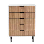 Karima - Armoire de rangement à 5 tiroirs en bois bicolore blanc et marron naturel avec métal noir, style Mid-Century Modern