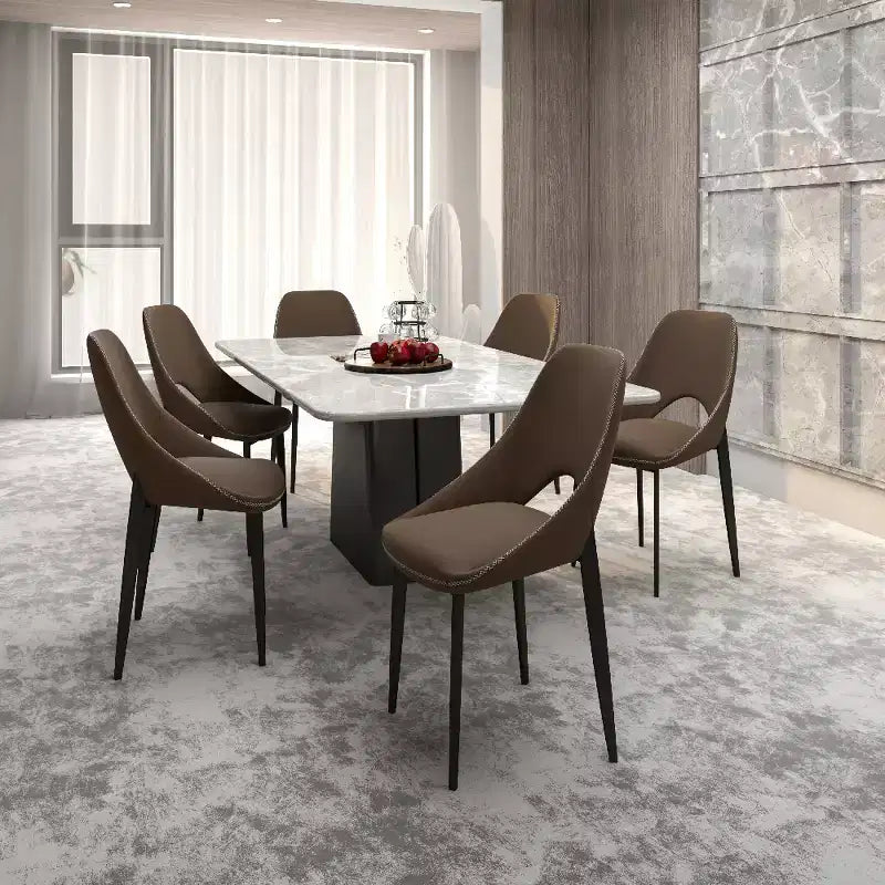 Chaise de salle à manger moderne Amalfi, assise en tissu rembourré avec pieds en métal, siège d'appoint confortable pour cuisine, salle à manger ou bureau
